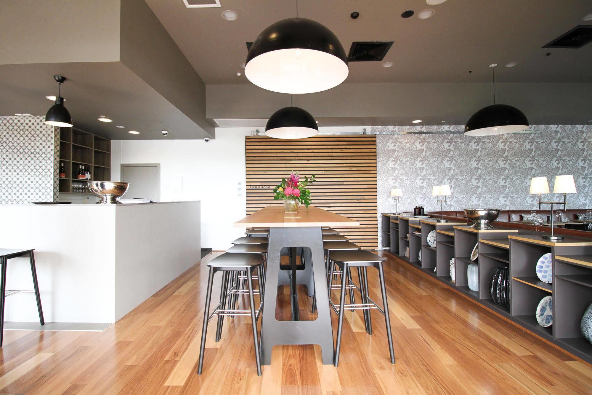 Abode Woden Aparthotel Κανμπέρα Εξωτερικό φωτογραφία
